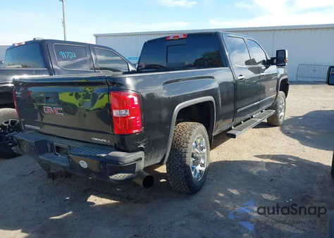 2018 GMC Sierra 2500Hd Denali z USA, uszkodzony, nr VIN 1GT12UEY1JF123342